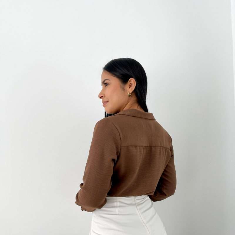 Camisa classic fit café